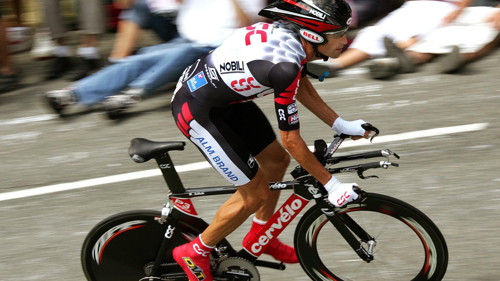 传统民族舞龙舞狮，激情庆典中的运动元素